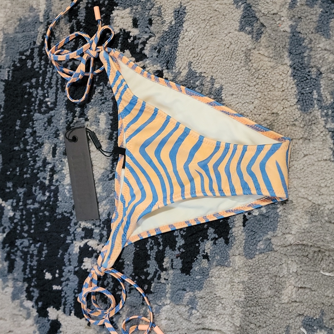 Triangl String Bottom